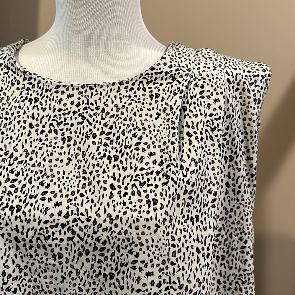 EUC - Entro brand ladies blouse, size small.